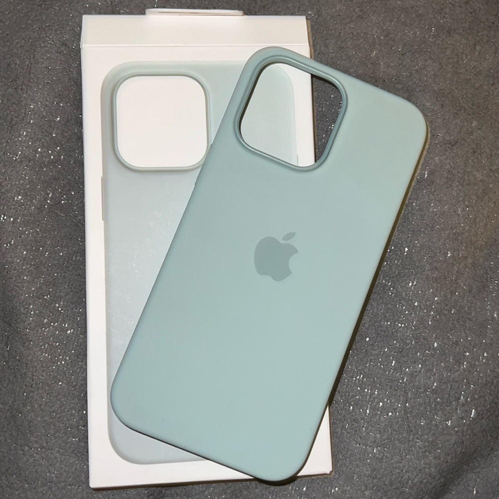 New 14 pro max genuine apple silicon succulent case with box